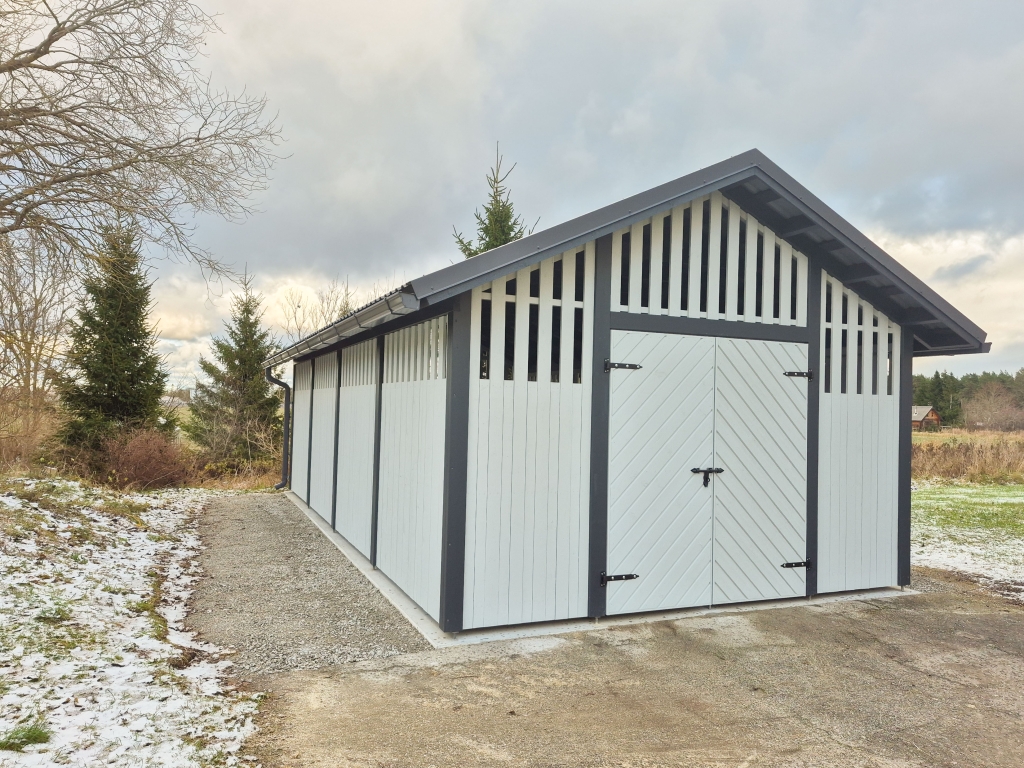 LK8-9 Hoovid korda toetusemeeme raames rajatud prügimaja Foto autor Kelli Lilles.jpg