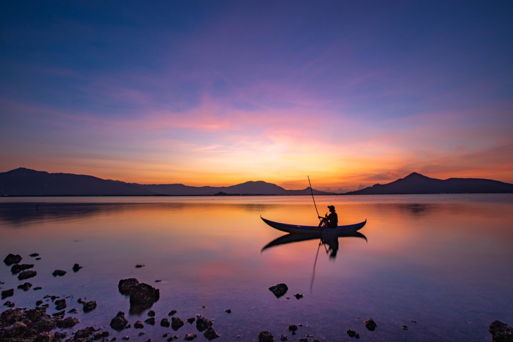 huynetsoft-lake-5000642_1920.jpg